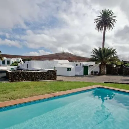 Sleeps 2 Pool Wifi *